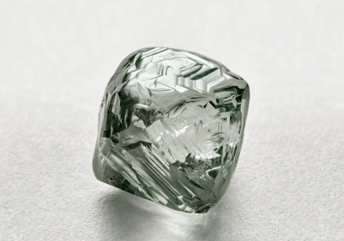 怎样买钻石不踩坑：如何辨别天然钻石与培育钻石