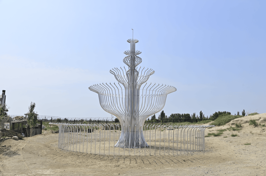 “贺兰山下”大地艺术节，铺陈在张贤亮的荒凉之地