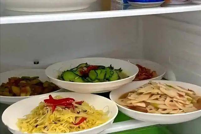 “隔夜菜”并不可怕！真正不能隔夜的是这3样，别再心疼赶紧扔