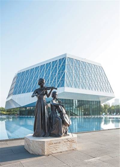 用艺术点亮城市（艺海观澜）