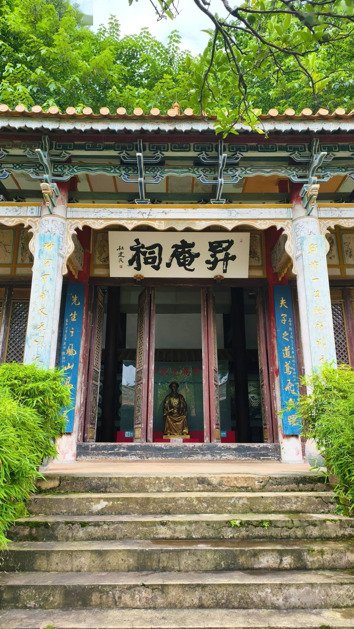昆明升庵祠焕新颜！工艺木雕、鎏金联动书法扮靓古滇传统建筑