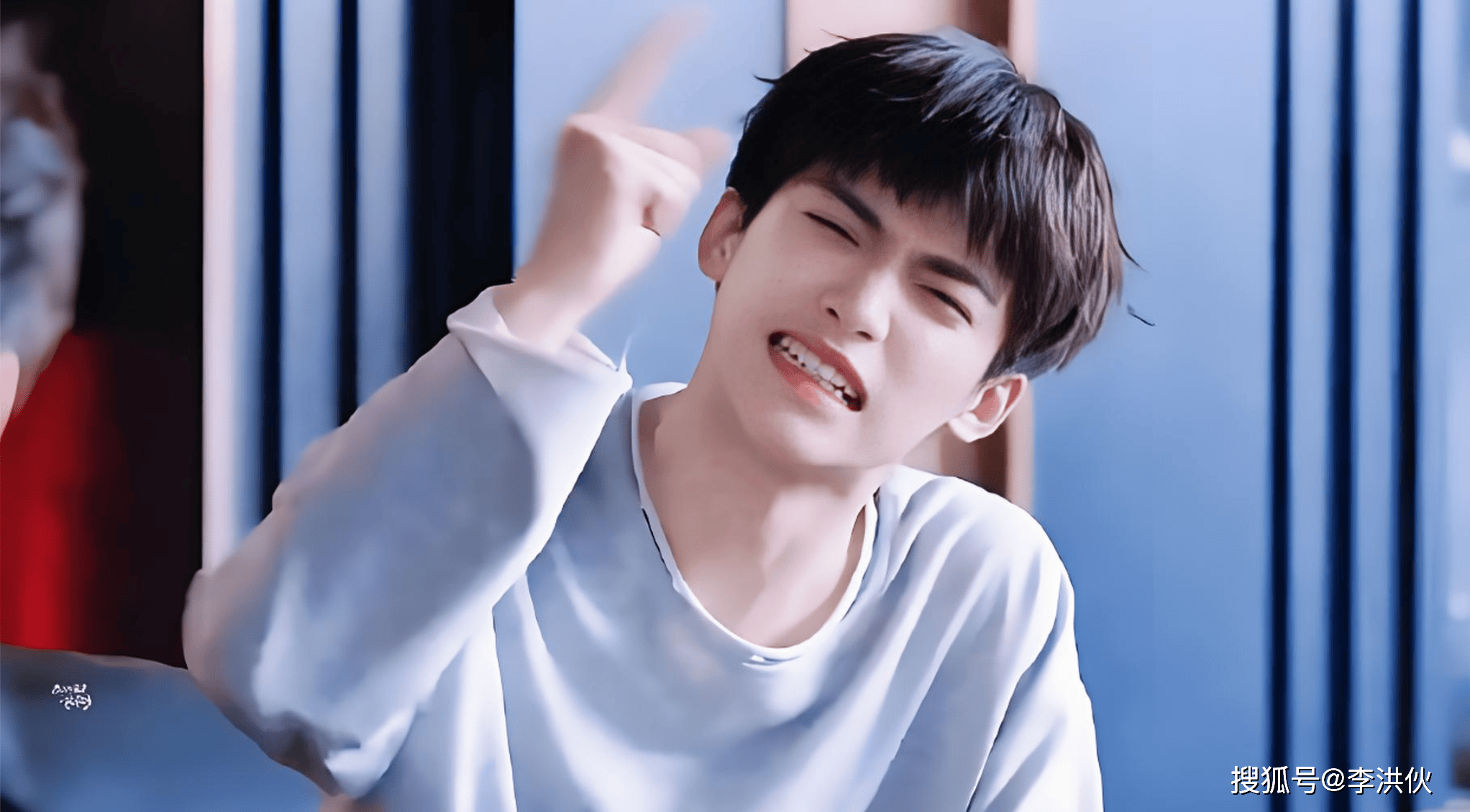 原创            新晋顶流光速塌房，梓渝被指控劈腿后急忙道歉，宣布暂停所有工作