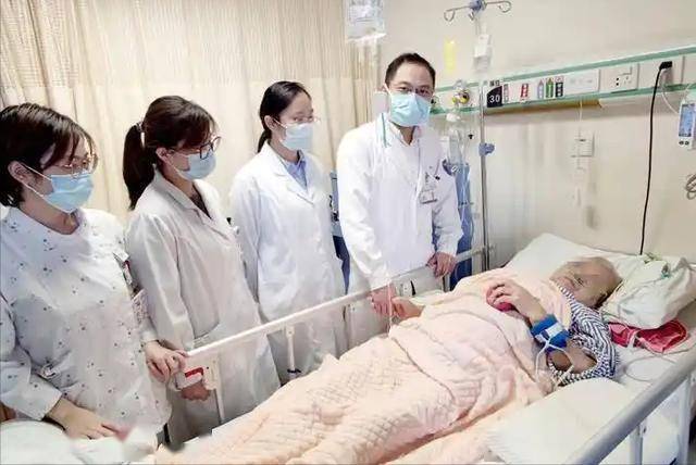 脑梗倒下的人越来越多！医生含泪苦劝：罪魁祸首已揪出，远离4物