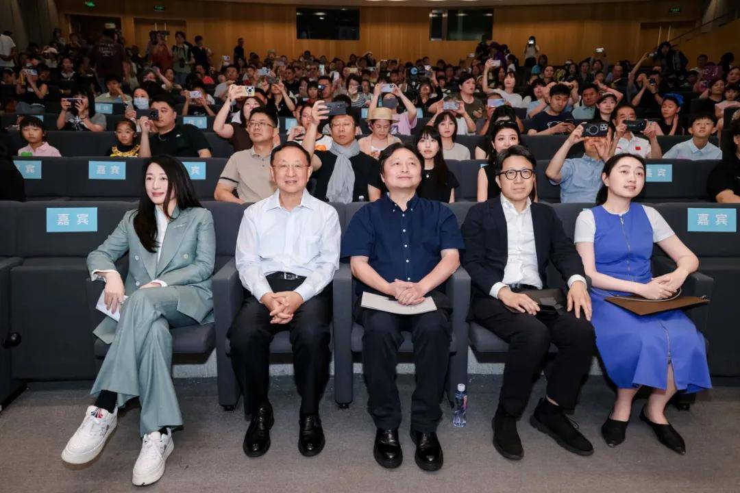 【开幕】第十届“我爱颜色——小天才绘画大赛”优秀作品展于中央美术学院美术馆开幕