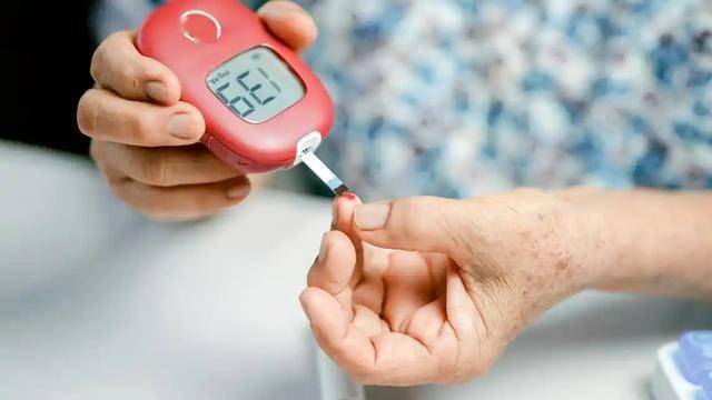 运动降糖“实锤”！医生调查发现：这4种运动降血糖效果最佳