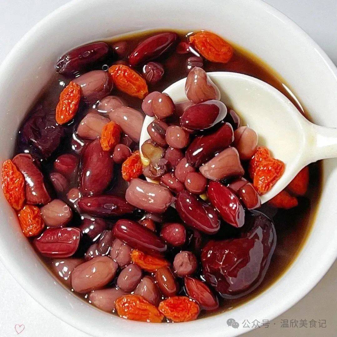 小满后，女人多喝这碗“生血汤”，连吃7天，补足一整个夏天的气血，气血好了，肚子也小了