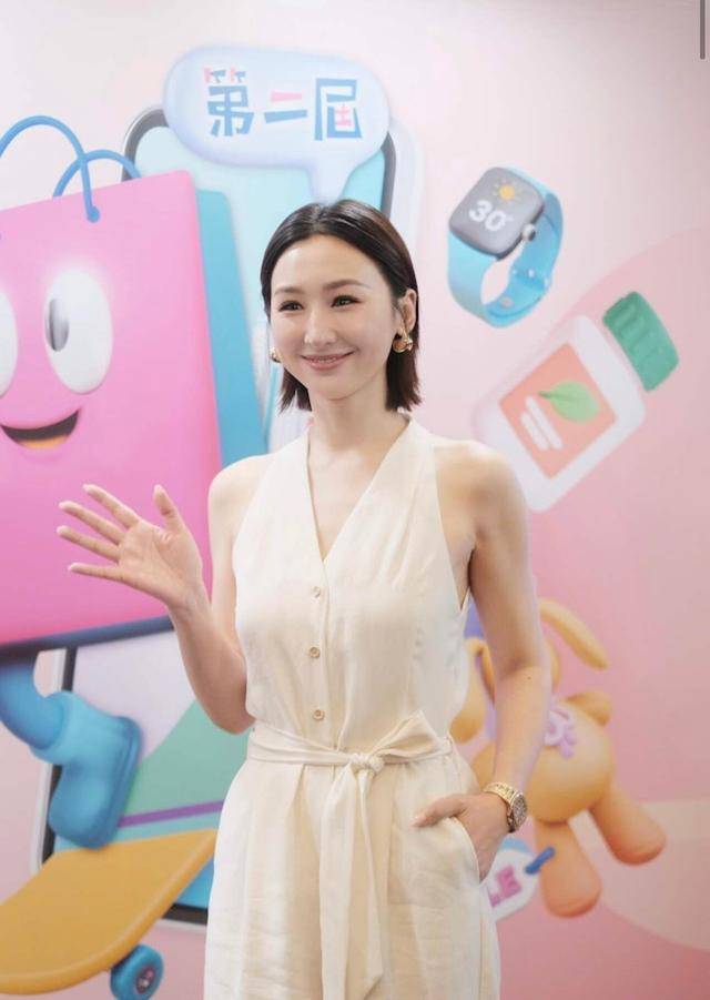 TVB性感女神宣布封胸后，再露丰满身材劲吸睛，曾被算命说旺夫