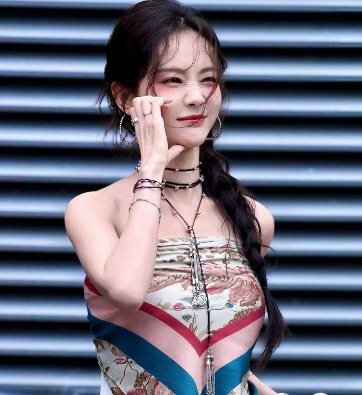 原创            李一桐孟子义综艺造型太养眼！一个甜美一个惊艳，待播剧都很火！