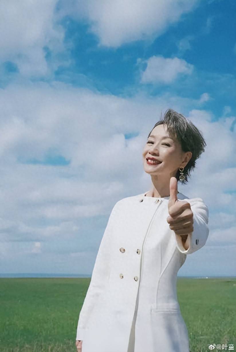 原创            人民日报再次“点名”叶童，撰文字字珠玑，她给中年女星提了个醒