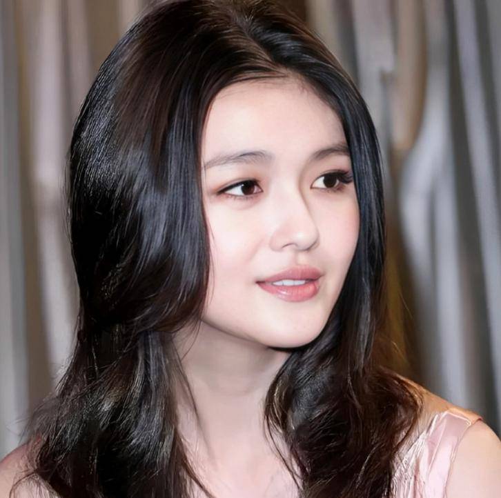 原创            又演上了？具俊晔下雨天去墓地，穿拖鞋摆合照，S妈却让他变小丑