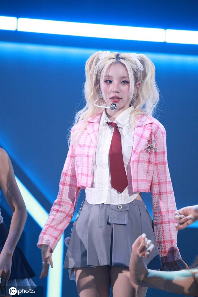 宋雨琦亮相深圳2025年CFML夏季赛决赛现场