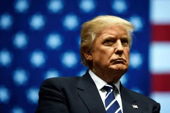 普京乘兴而归，专机还没回到本土，俄罗斯就出大乱子了，俄军工厂又被炸成废墟，140人伤亡