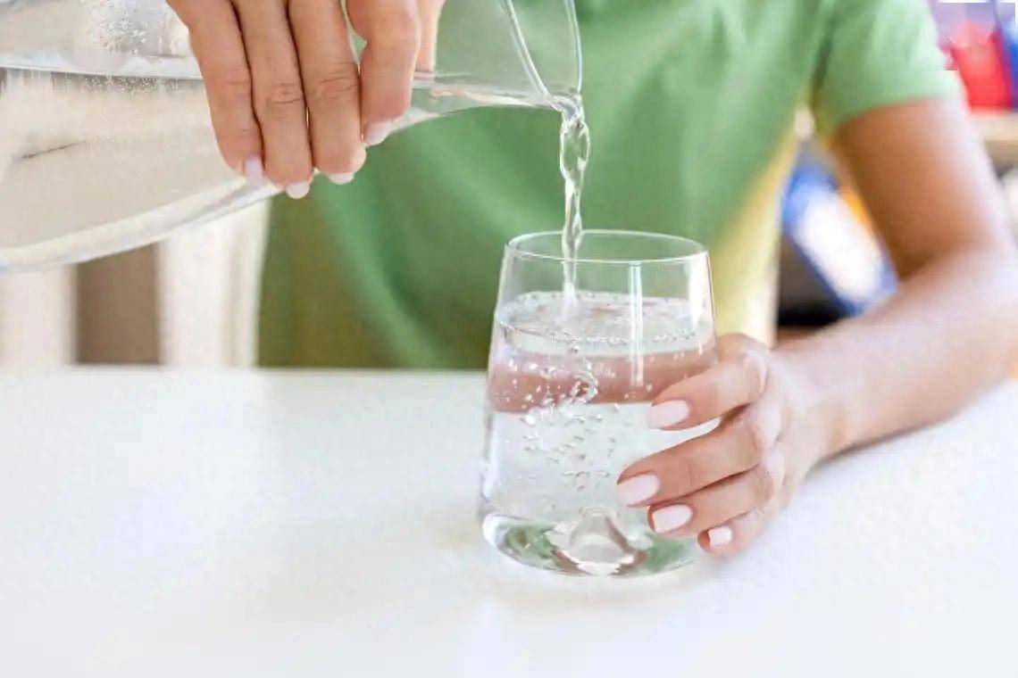 多喝水就能降血糖？医生发现：最有效的不是喝水，做好这4点