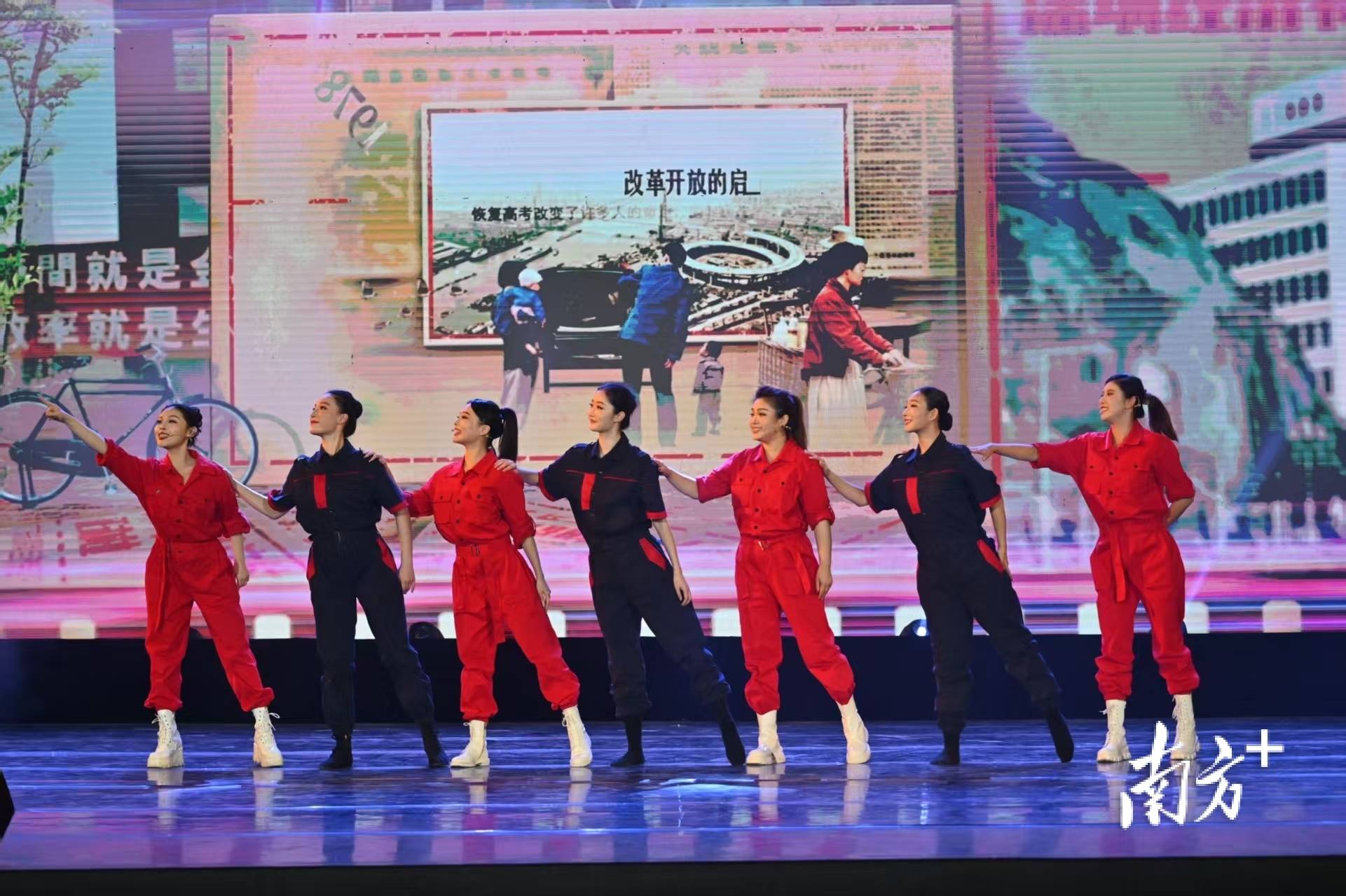 广东工人艺术团文艺之花绽放在清花高速建设一线