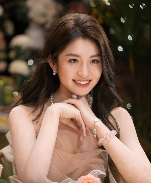 原创            徐如蓝是不是恋综史上最会端水的女嘉宾？修罗场不过是她的游乐场