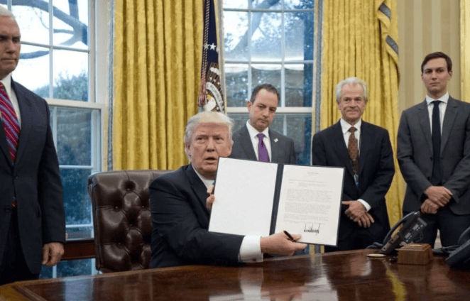 乌军这一仗，把美军也打服了？美也落后6年！轮到特朗普求购乌军火！