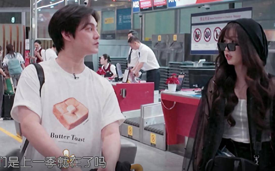 原创            中餐厅8火热开播，虞书欣自曝“红了心里更没底”