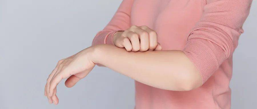 重金属超标！警惕合金首饰“美丽陷阱”