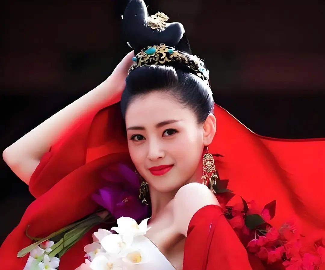 张天爱靓丽写真美爆了！肤白貌美大长腿魔鬼身材性感火辣