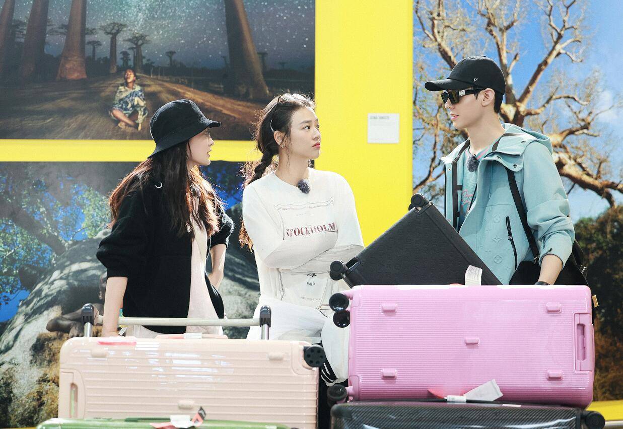 原创            陈数和张晚意对嘴喝一瓶饮料，让我看到了花少7有多假