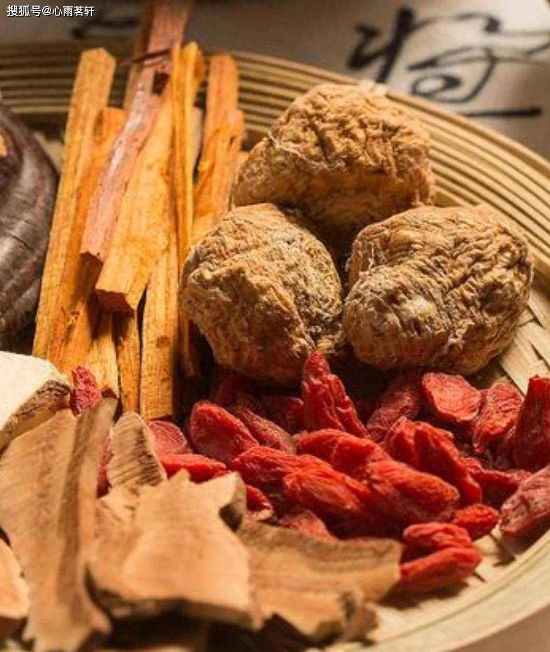 二陈丸用于治疗：慢性支气管炎，胃炎，高脂血症