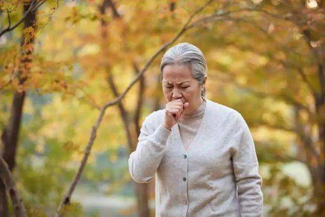 肺病不是突然出现的！医生：身体若出现4个症状，是肺在“求救”
