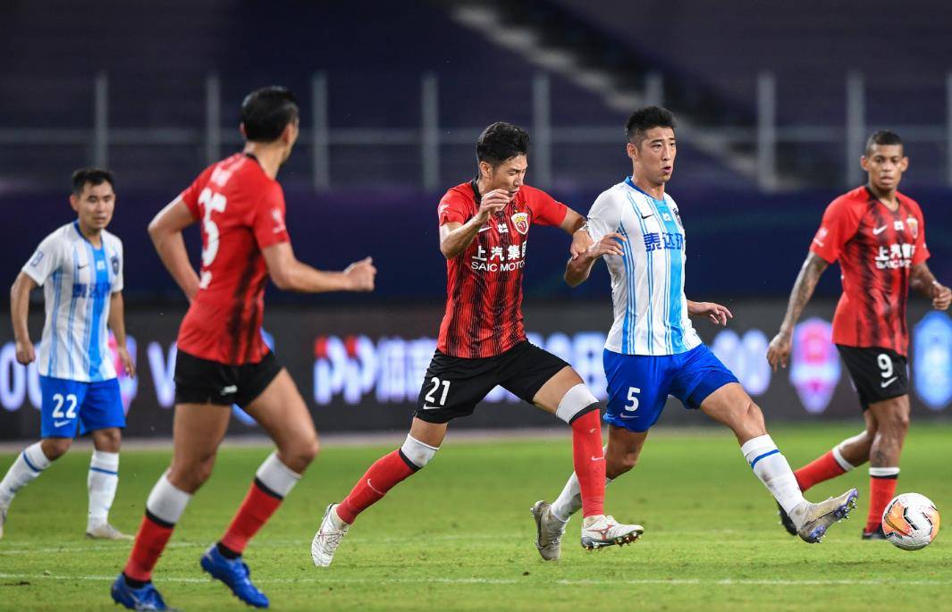 原创            喜讯！他刚加盟上港时曾被视为水货，如今却逆袭成传射俱佳指挥官