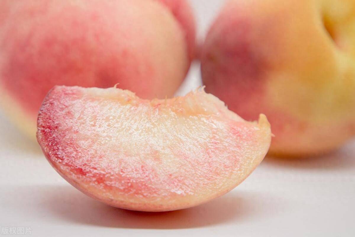 桃子是胰岛素“负担”？医生忠告：糖尿病人，这6种水果尽量少吃