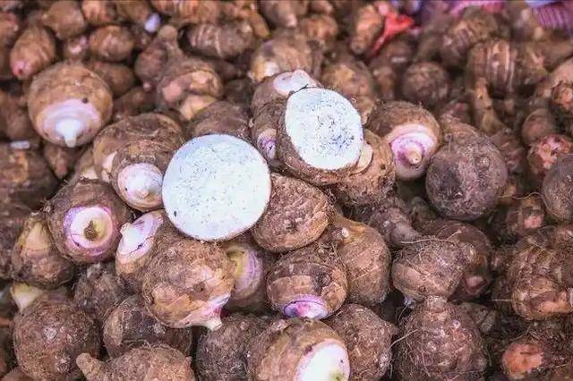 芋头是“天然胰岛素”？医生告诫：想血糖稳定，建议常吃3种主食