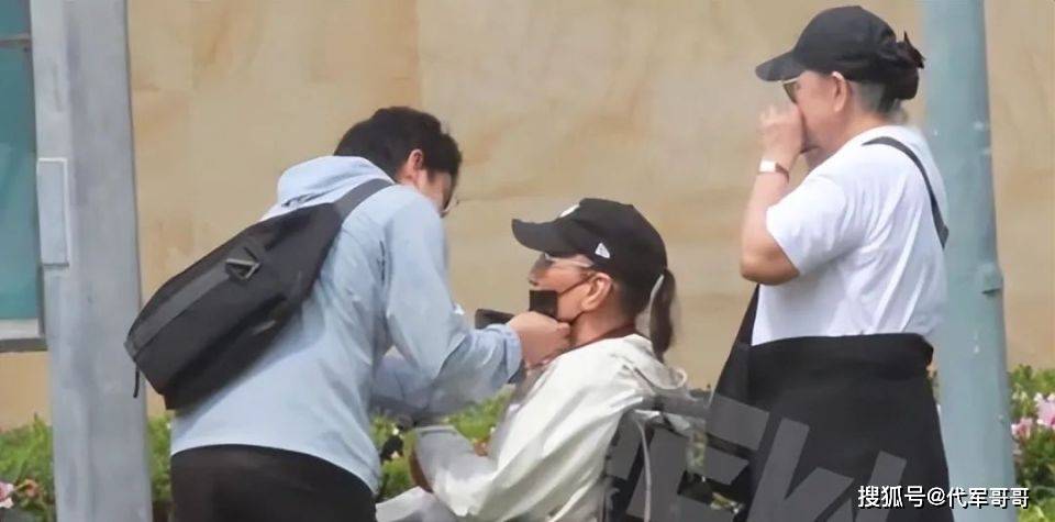 原创            88岁瘫坐在轮椅上的谢贤，终于为自己的“风流”付出了代价