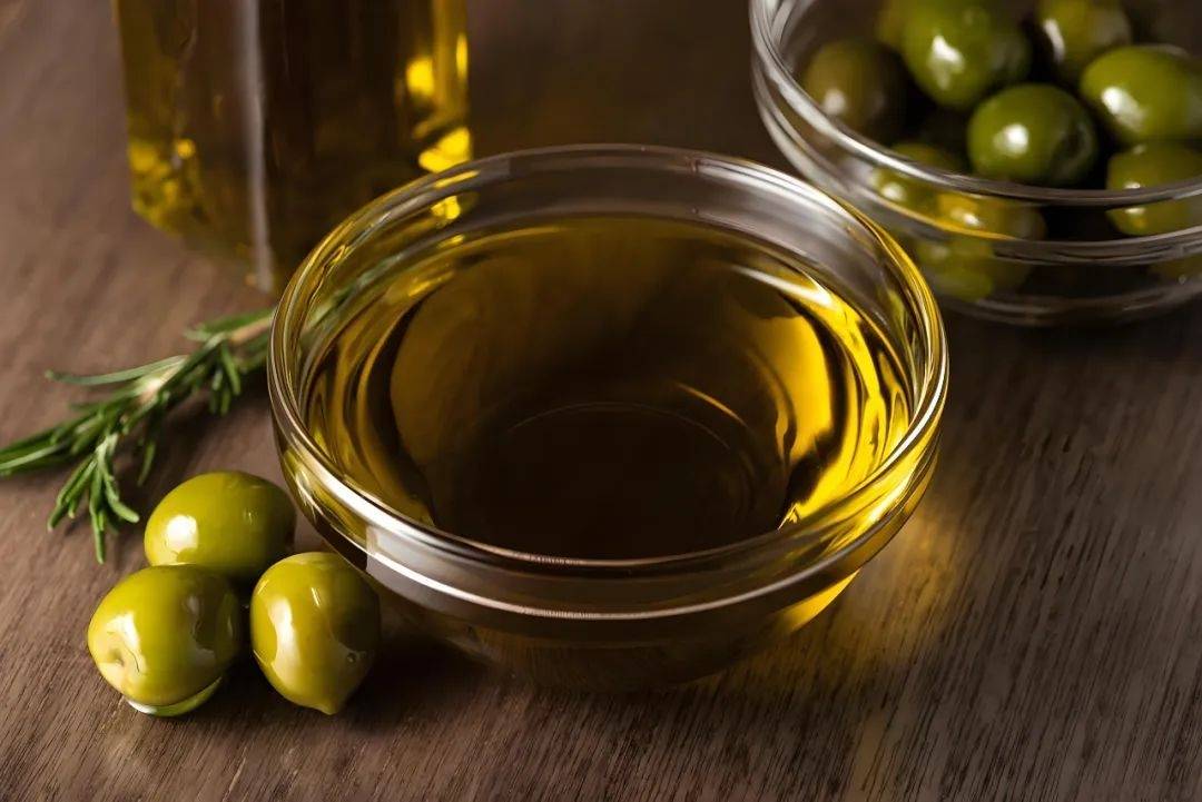 尿酸结晶不断增多？溶解消除这三点最关键，痛风专家周桂兰解答！