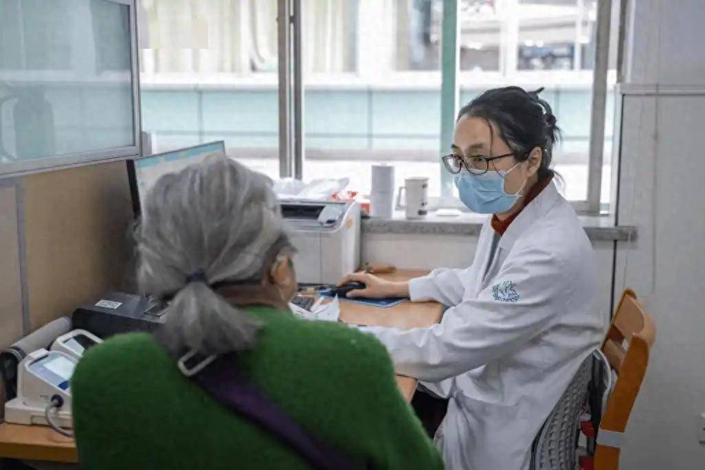 49岁大姐每天喝一杯豆浆，坚持一年后去体检，医生：你咋做到的？