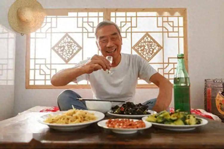 调查发现：男性如果长期不饮酒，过不了多久，身体或会出现3改变