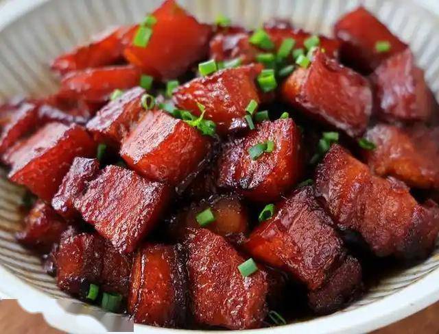 吃他汀不能碰红烧肉？医生劝告：不只红烧肉，这5物再馋也要忌嘴