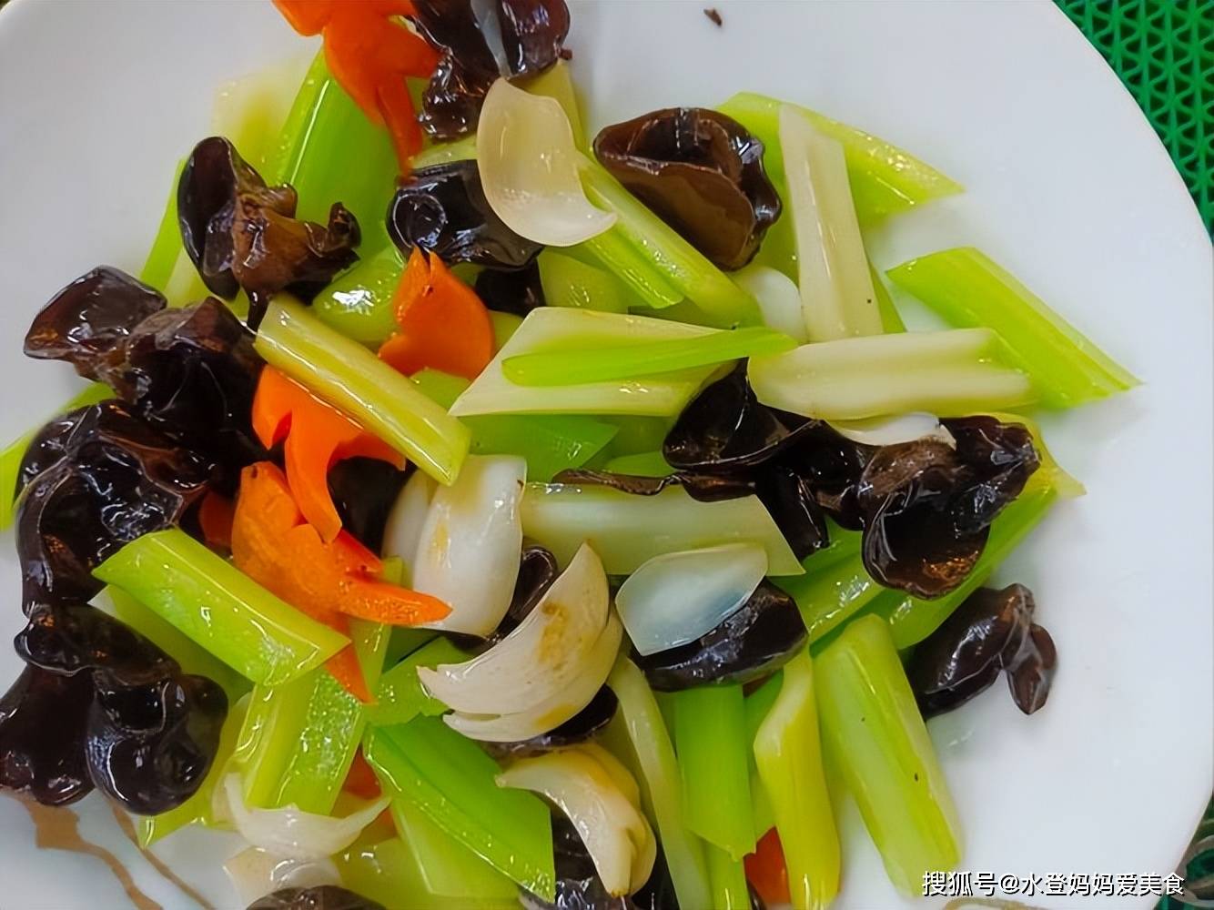 原创            “立秋养好肺,百病不来扰”！建议多吃百合，润肺养阴，宁心安神