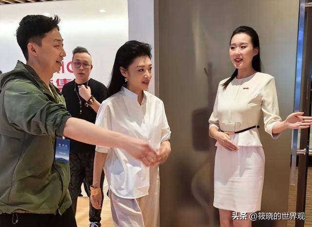 原创            57岁周涛：成名后放弃初恋，转身嫁大8岁富商，如今生活怎样？