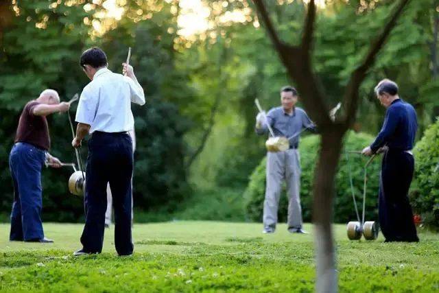 男性衰老标志：1臭、1大、2小！看看你占几个？