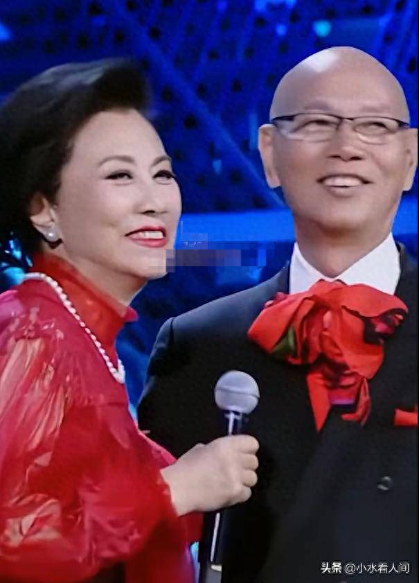 原创            假夫妻？罗家英曝花光积蓄抗癌，妻子汪明荃从不出钱，成龙说对了