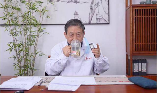 百病生于“气”，老中医的杯子里，常年只泡一味中药，提高动力！
