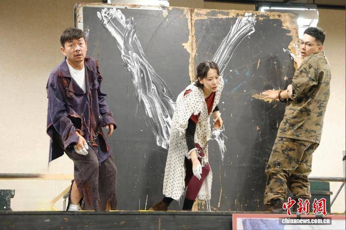 国话三代艺术家重排经典《死无葬身之地》