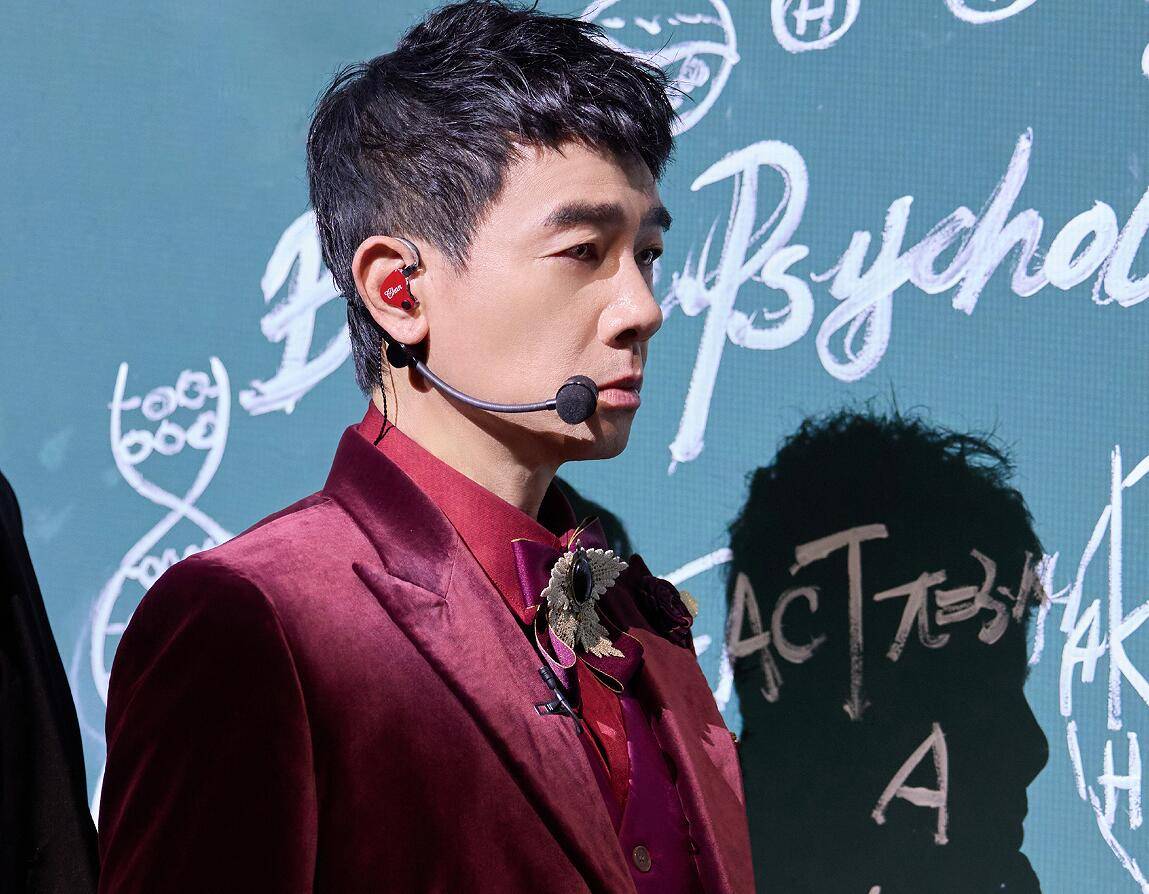 原创            陈小春的“倒反天罡”，让我明白了《披哥5》凭啥没落