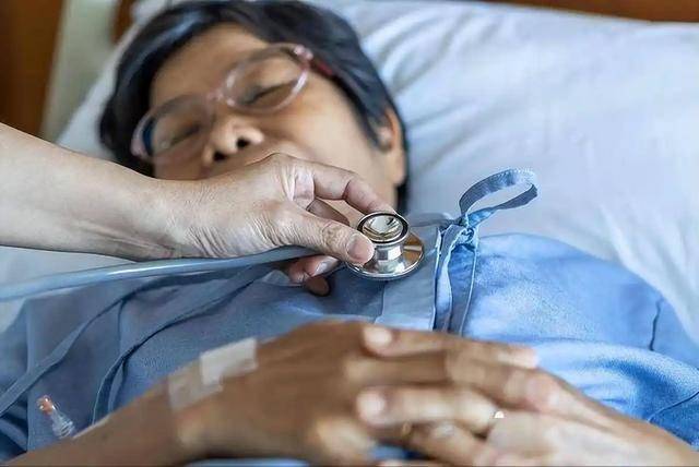 心内科医生发现：胆固醇高的人，大多会有这3个体貌特征，早了解