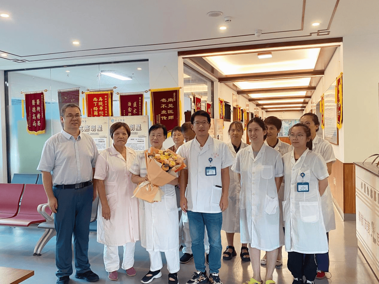 德馨于行，技精于勤丨金华市卫健委领导慰问艾克医院医师