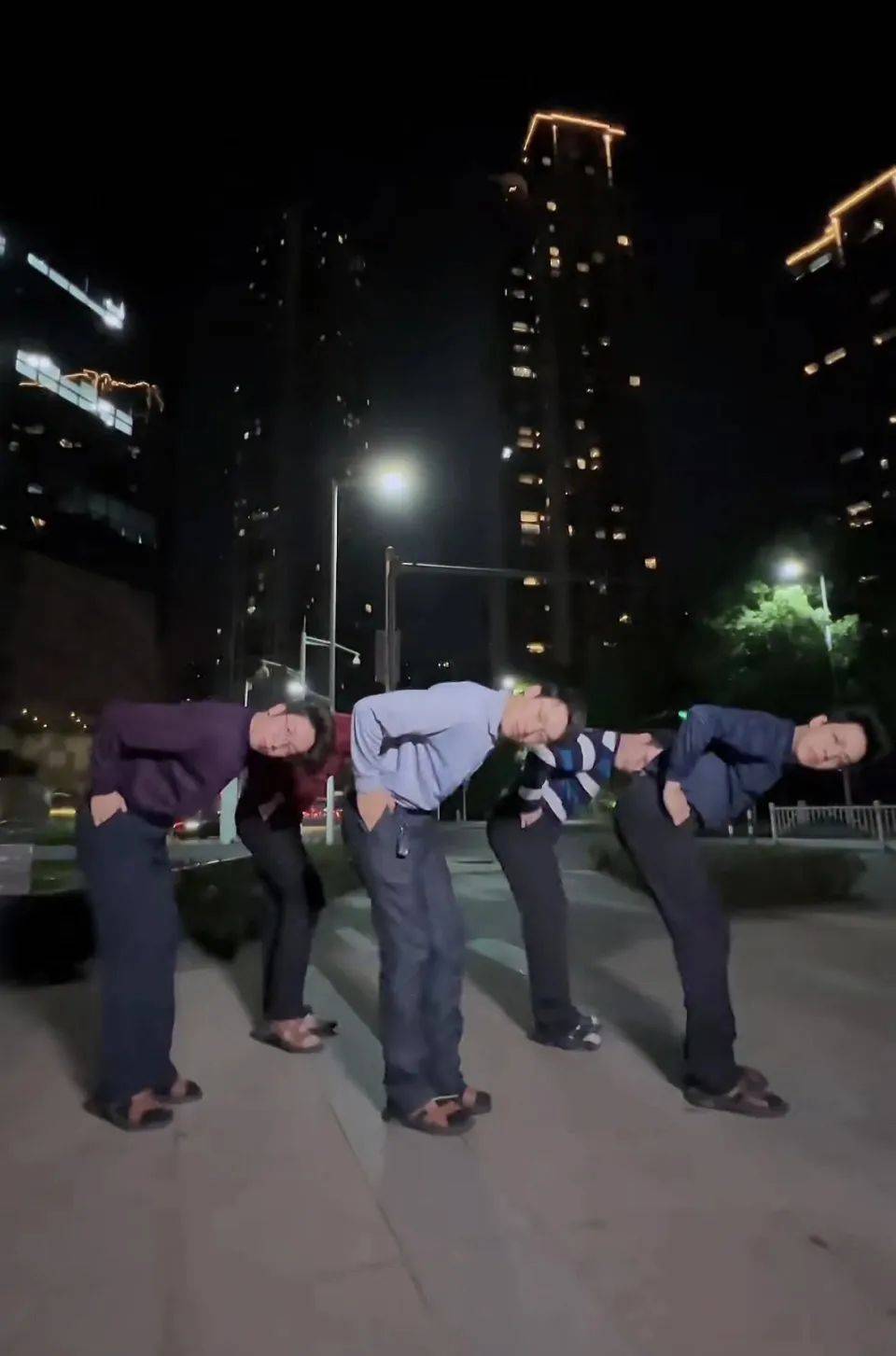 “别墅里面唱K”一张专辑赚1.2亿，超越周杰伦，他到底是谁？