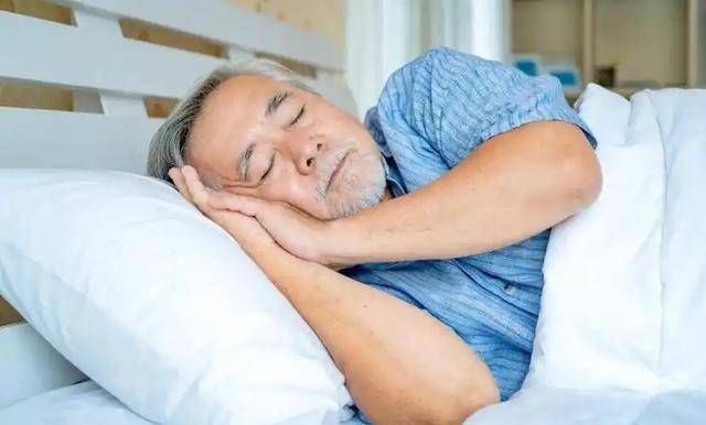 医生研究发现：坚持饭后要午睡的人，用不了半年，身体或有3好处