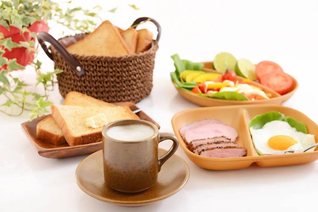 不吃早餐吃夜宵，小心血脂不正常