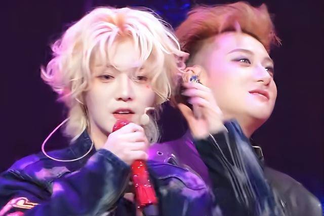 原创            幸不幸福一目了然！黄子韬现身鹿晗演唱会，一个胖成球一个瘦成猴