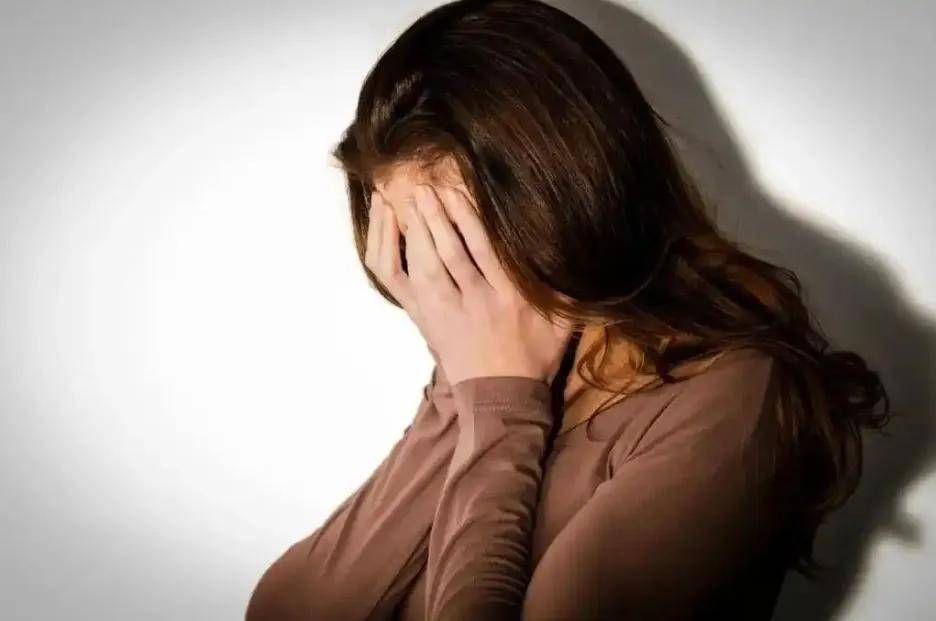 声音嘶哑久治不愈？当心！可能是甲状腺癌侵犯神经的信号！