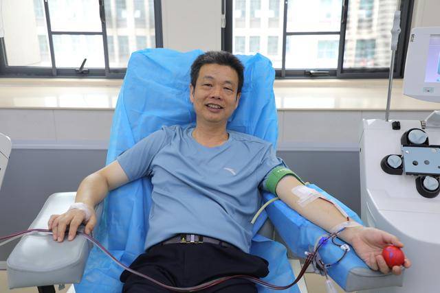 急诊科医生24年献血超100次，只因使命所在