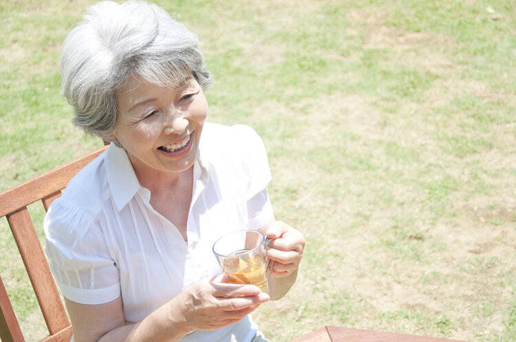 原创            晒太阳到底是养生，还是致癌？复旦大学调查36万人，终于有了答案